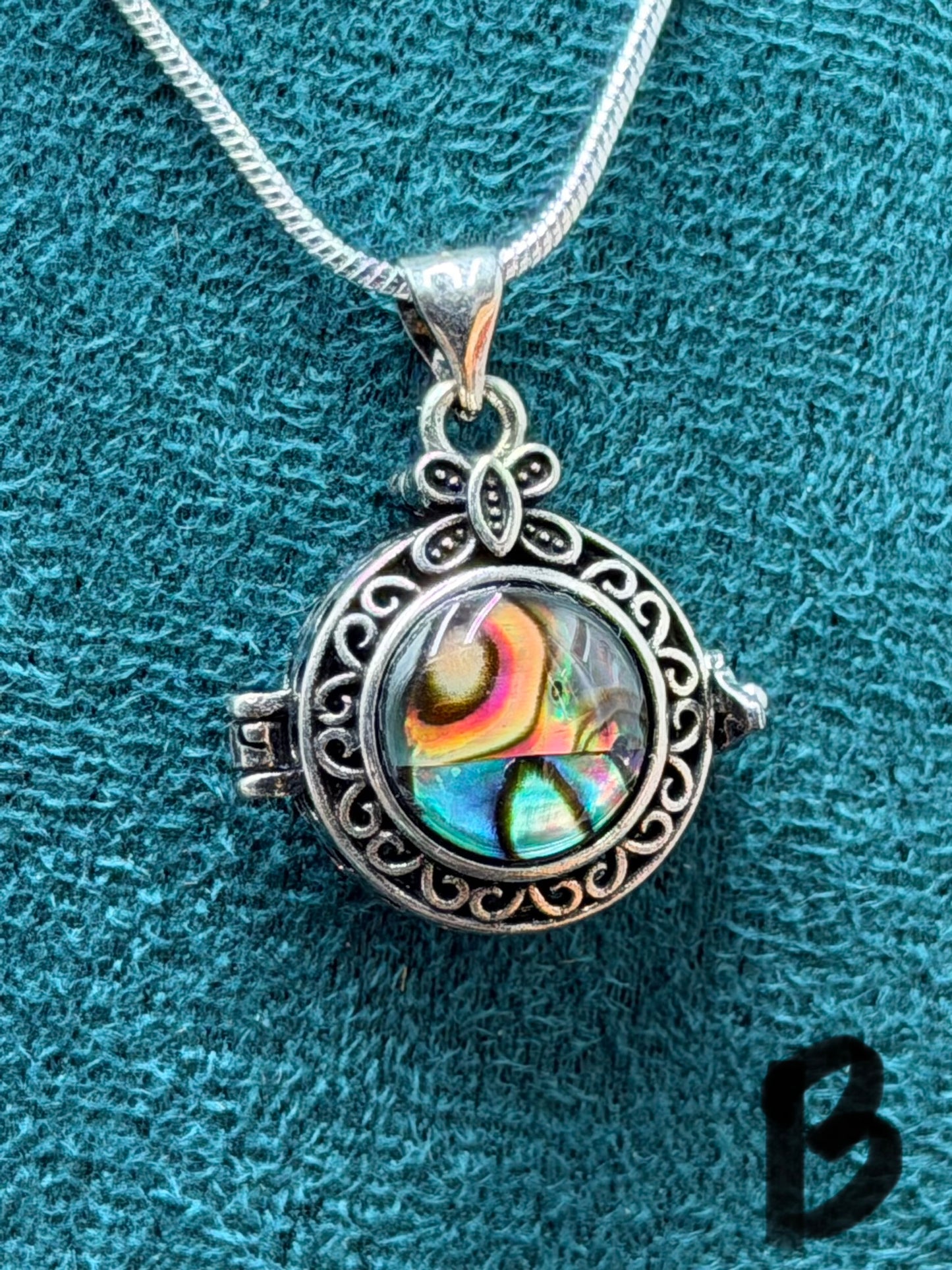 Round Abalone Shell Pendant Necklace