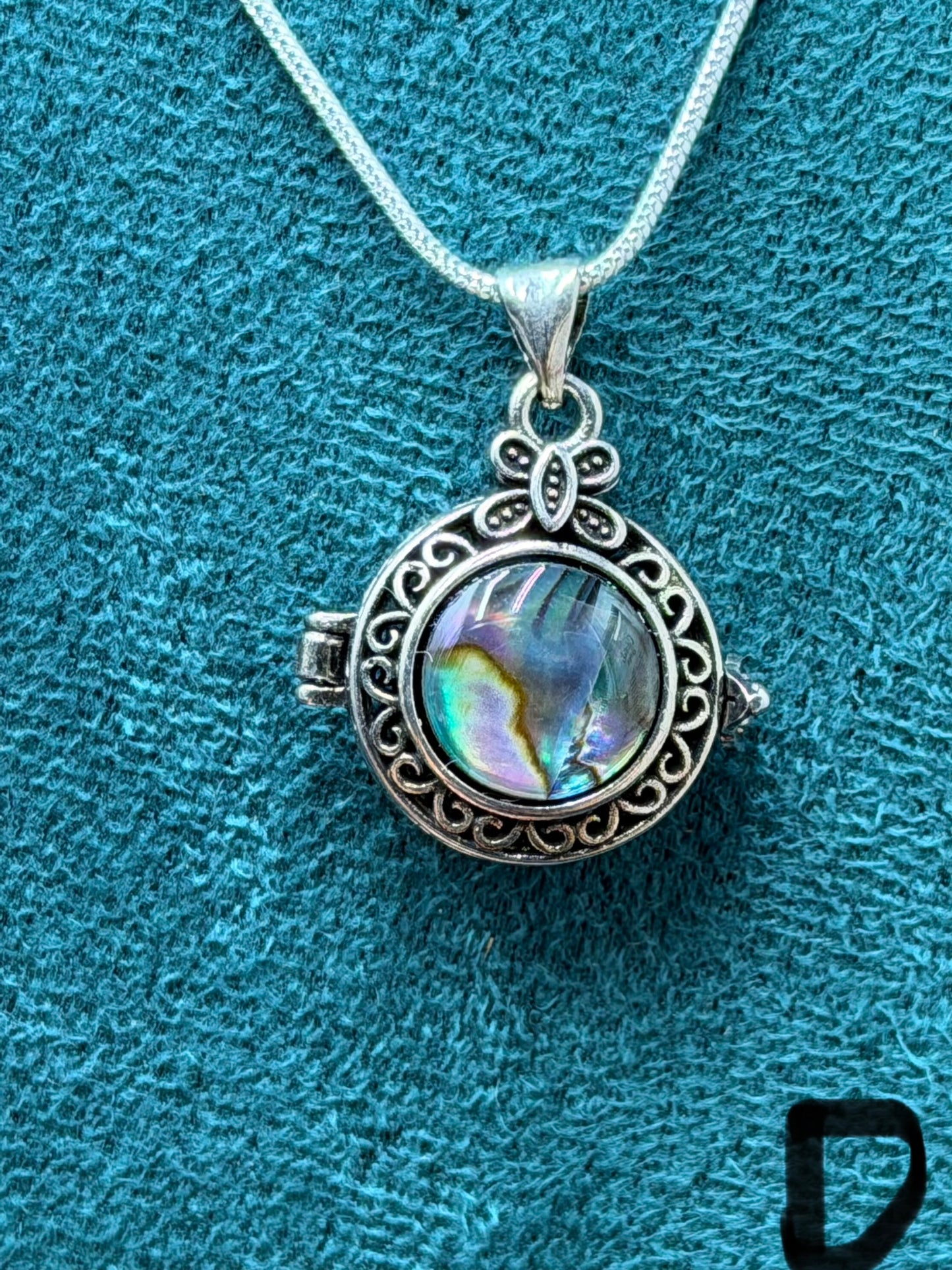 Round Abalone Shell Pendant Necklace