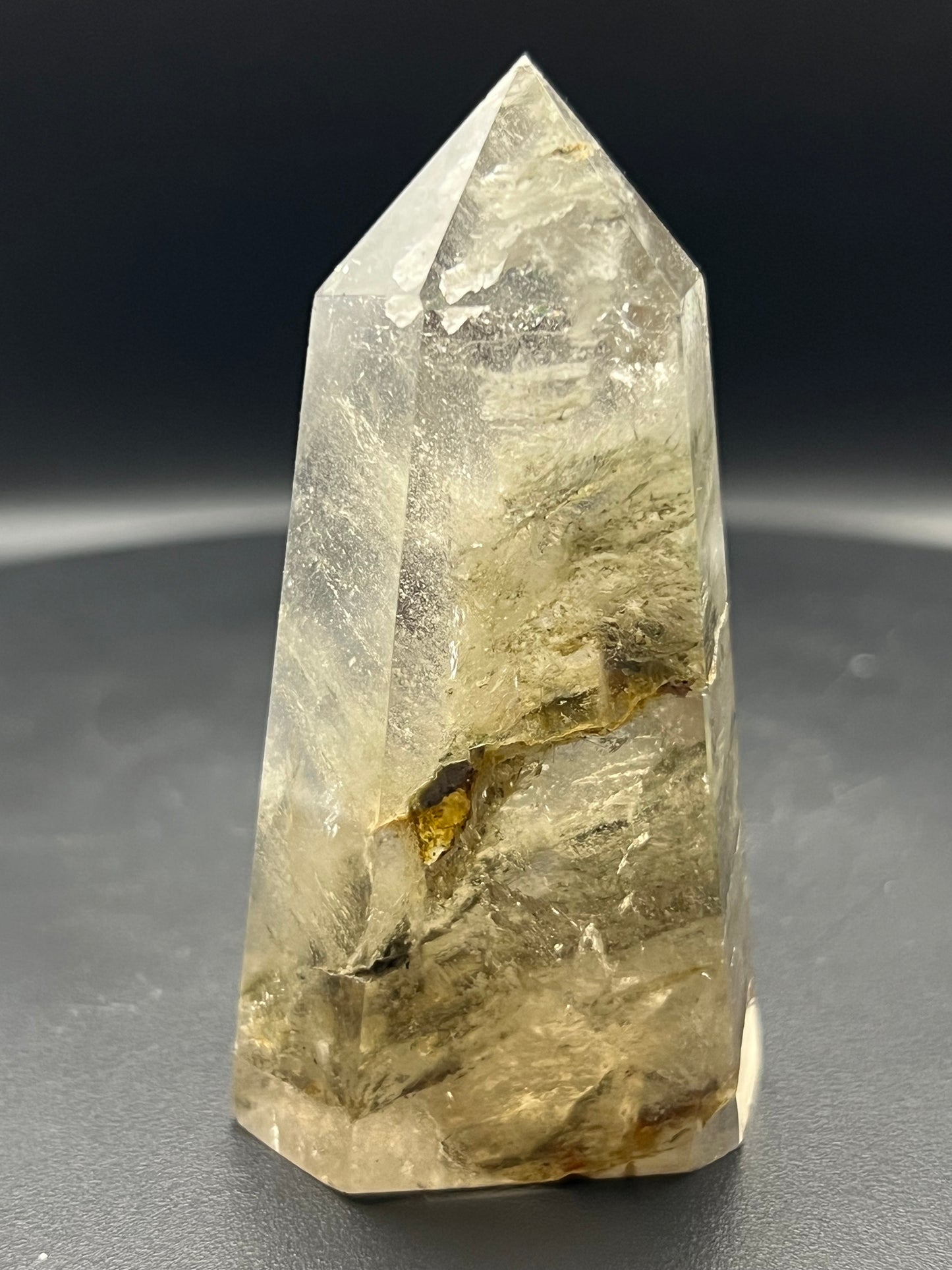 Quartz tower with inclusions